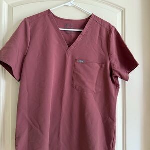 Figs Women's Short Sleeve V-Neck Tee in Burgundy